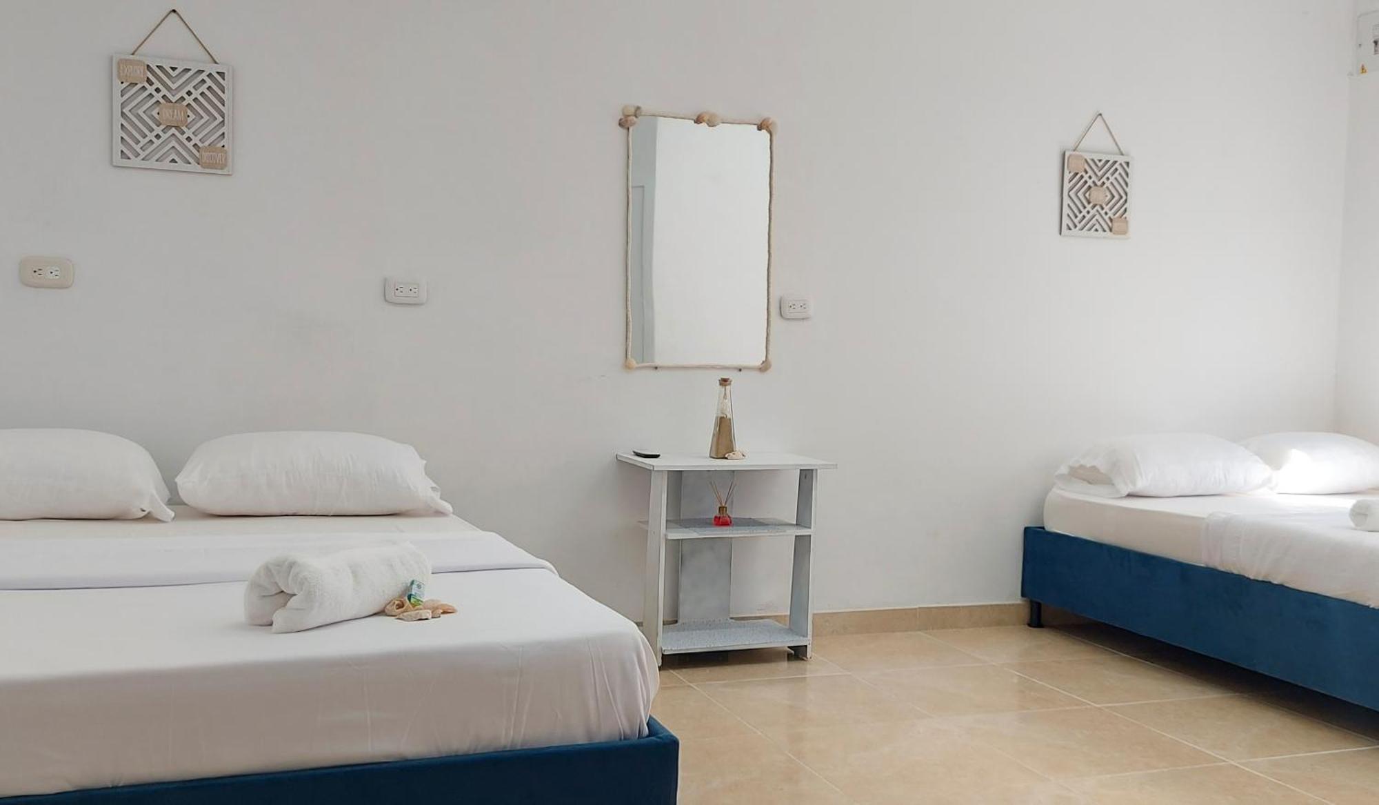 Готель La Marina Hostal Ріоача Екстер'єр фото