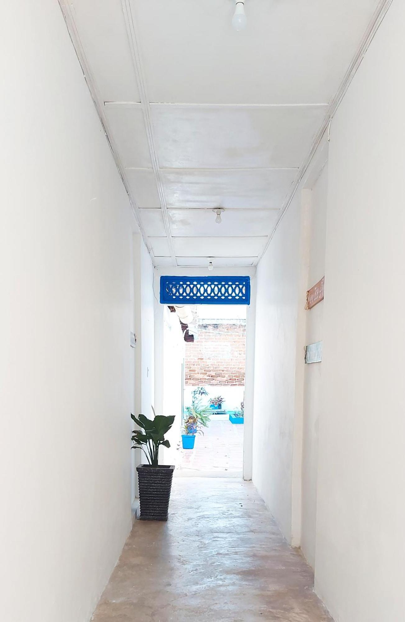 Готель La Marina Hostal Ріоача Екстер'єр фото